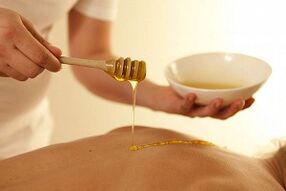 Hunnegmassage fir cervical Osteochondrosis