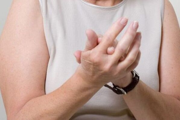 Péng an de Gelenker vun de Fanger Foto 3