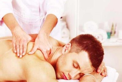 Massage ass eng effektiv Method fir d'Behandlung vun thoracic Osteochondrosis