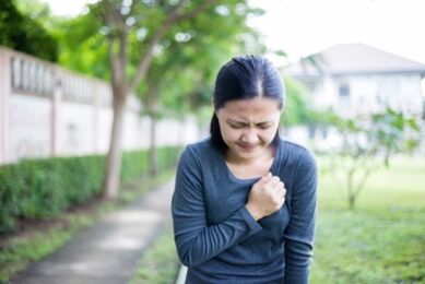 Symptomer vun der thoracescher Osteochondrose kënnen ähnlech sinn wéi déi vun engem Häerzinfarkt