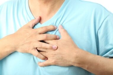 Thoracic Osteochondrose verursaacht Péng an der Këscht beim Inhalatioun a Beweegung